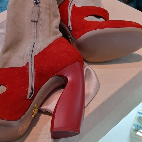 NWOT Authentic Prada Calf Boots Sz 8 - Picture 5 of 16